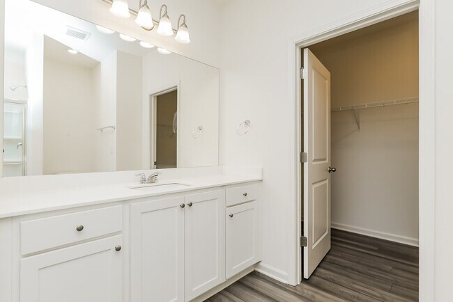 Building Photo - 7018 Rochford Dr