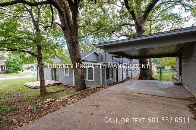 Building Photo - 324 N Jackson St