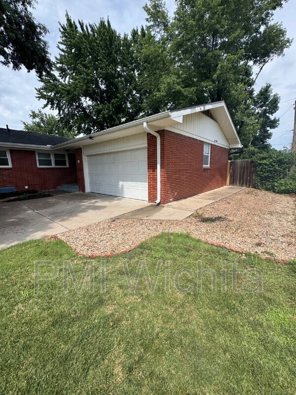 Building Photo - 840 N Waddington Ave