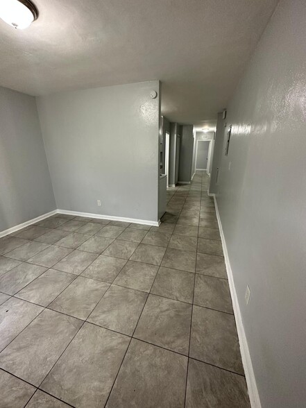 Building Photo - 1046 W 8th St