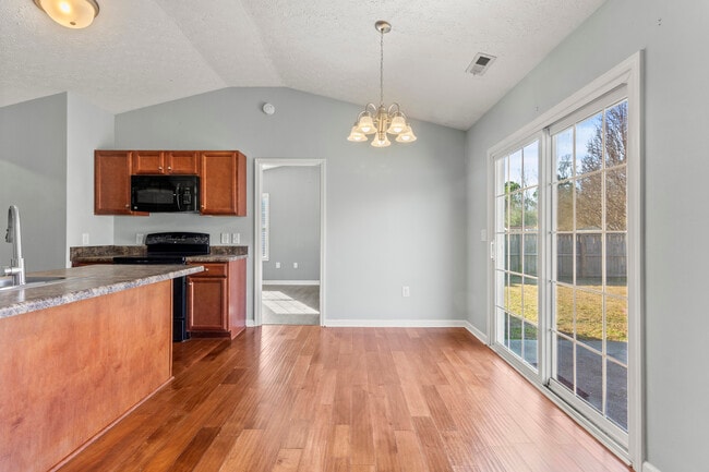 Building Photo - 2842 Weathersby Dr