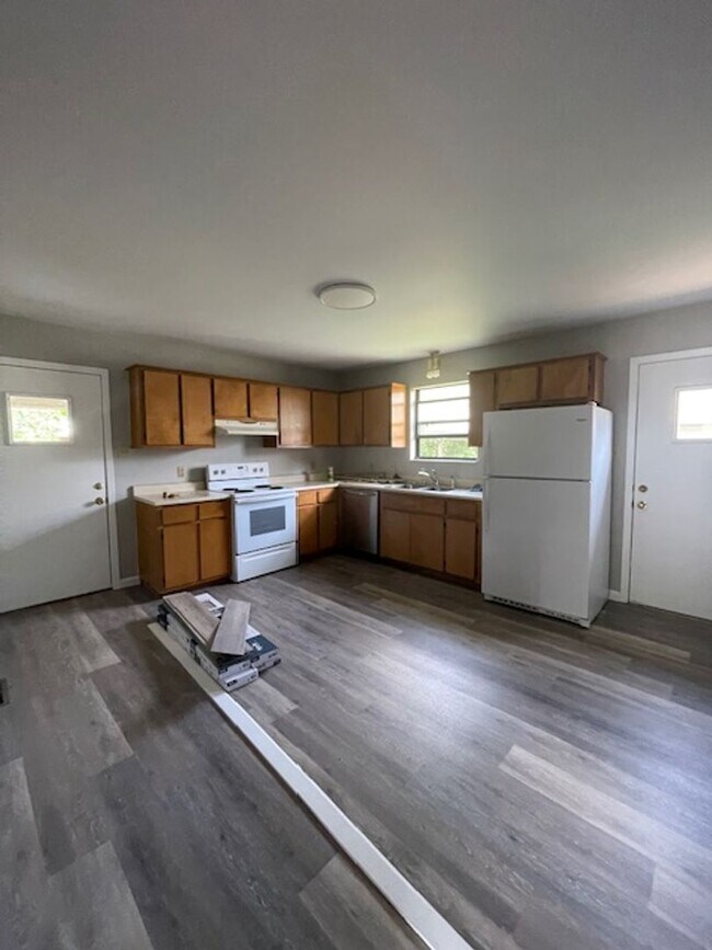 Building Photo - Alcoa City Schools  2 bedroom 2 bath call ...