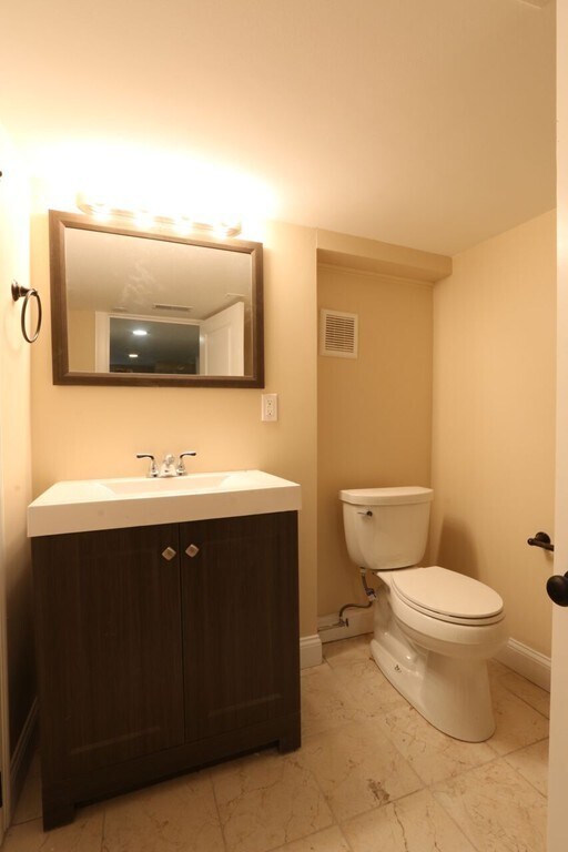Building Photo - 3 Saint James Pl