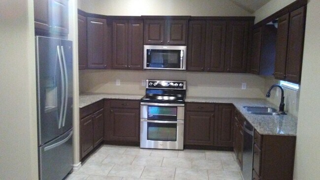 Building Photo - 3 bedroom home in Moore (OKC).