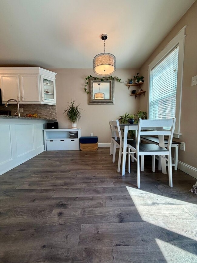 Building Photo - Stunning 3-Bedroom/2-Bathroom Townhouse in Perkasie! Available Mid July!