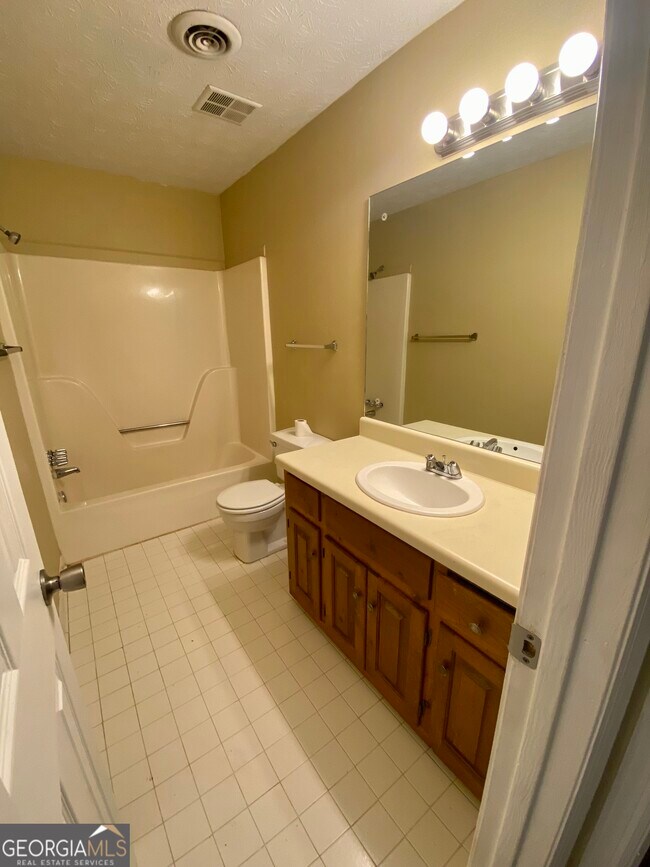 Building Photo - 124 Berlin Ct