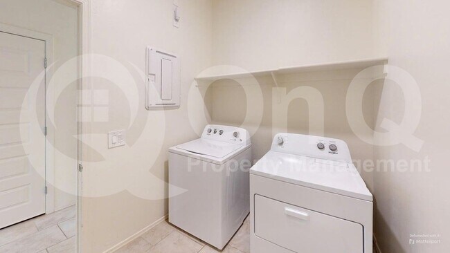 Building Photo - 10305 N Arroyo Lupine Way