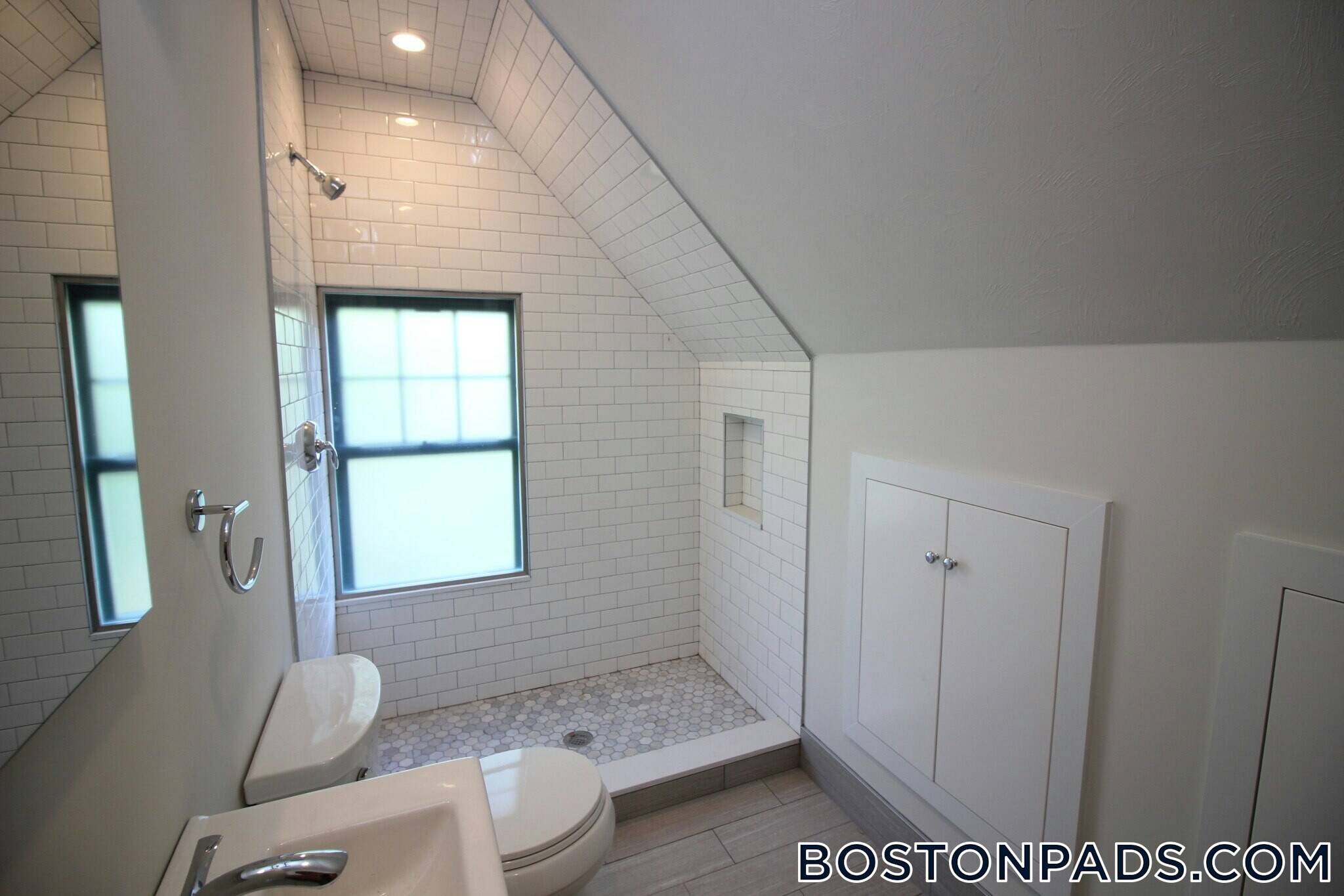 Building Photo - 65 Beech Glen St