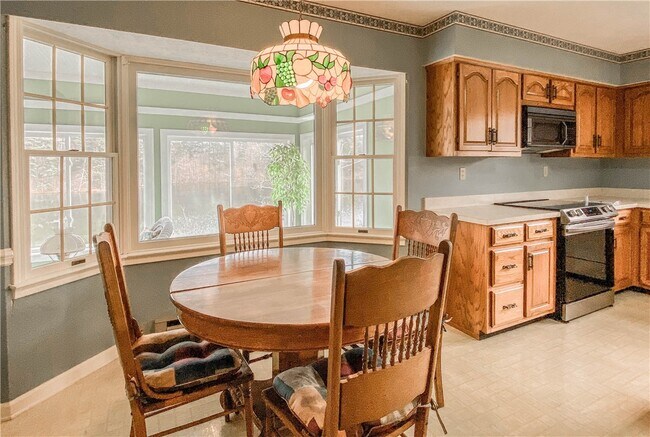 Building Photo - 255 Starritt Ln