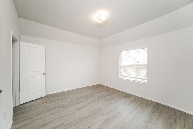 Building Photo - 203 Blue Crane St