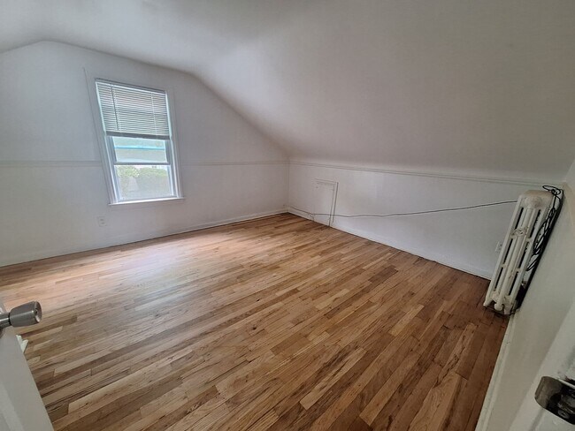 Building Photo - Harper Woods bungalow