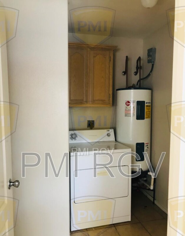 Building Photo - 806 S Palm Dr