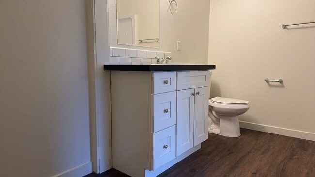 Building Photo - 4 bedroom duplex