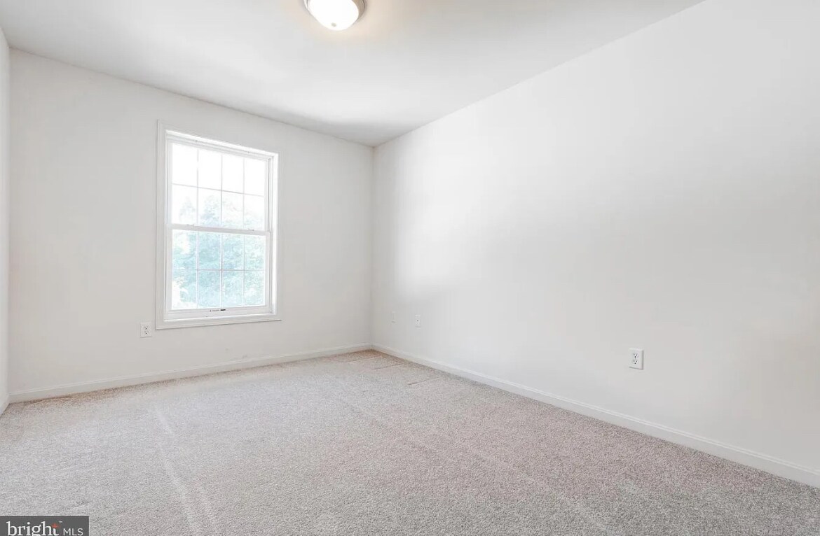 Building Photo - 504 W Perry St