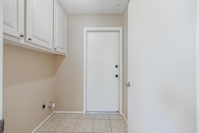 Building Photo - 105 Quail Run