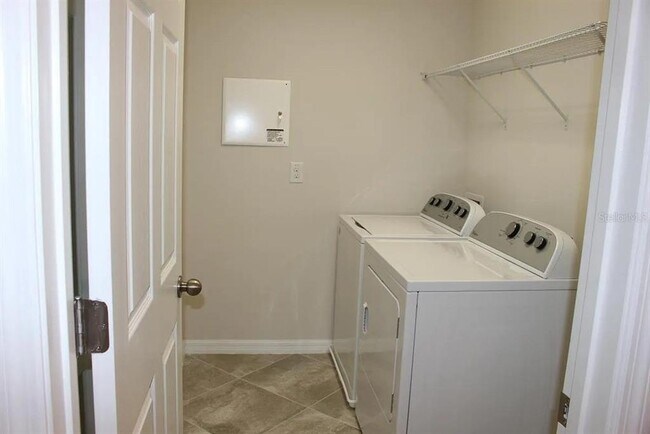 Building Photo - 3807 Brighton Park Cir