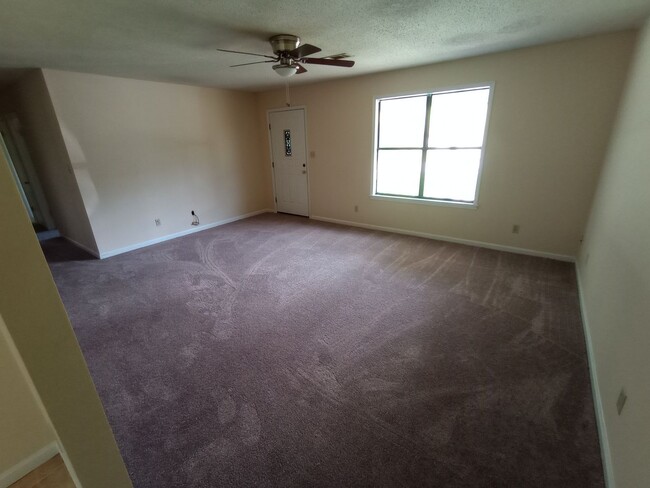 Building Photo - 3 Bedroom 1 Bath Home in Cottondale