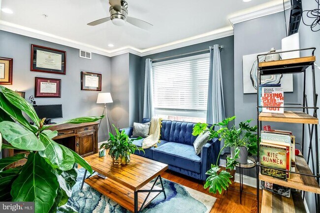 Building Photo - 1945 Watkins St