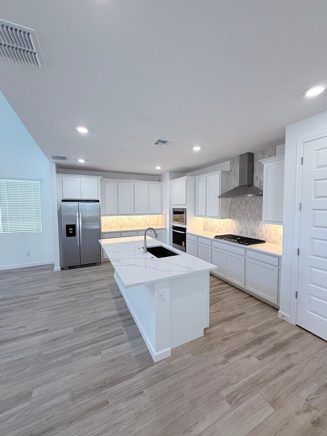Building Photo - 6988 W Buckhorn Trail