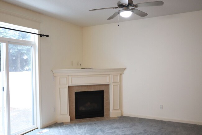 Building Photo - 12503 NE 70th Cir