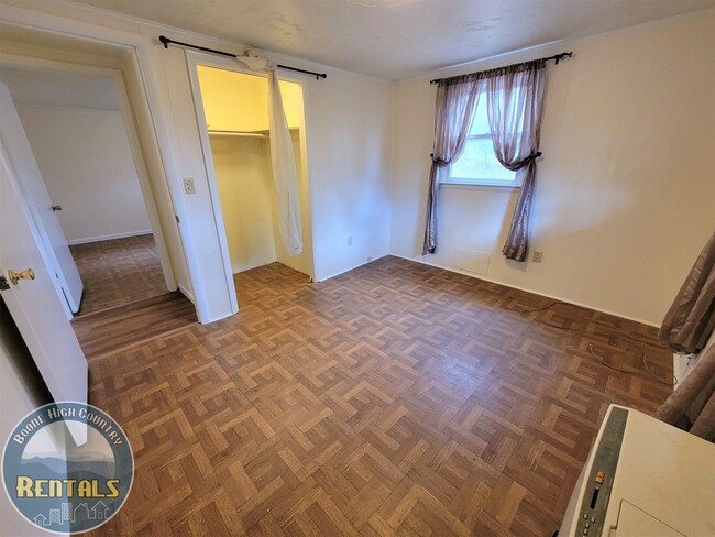 Building Photo - 316 Carl Giles Rd