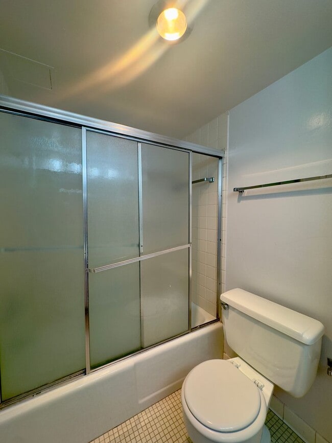 Building Photo - Spacious 2 Bedroom 2 Bath Condo near Johns Hopkins Homewood Campus!