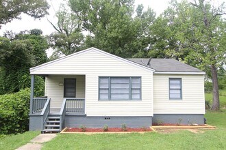 Building Photo - New On The Market! Totally Renovated! Chec...
