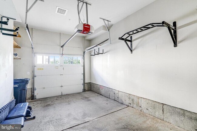 Building Photo - 621 Bluemont Ave