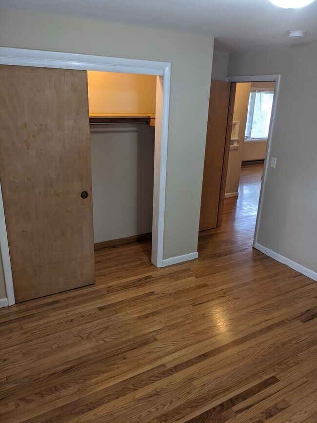 Building Photo - 1807 Lynwood Dr