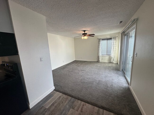 Building Photo - 2 Bedroom, 1 Bathroom Unit in Reno!