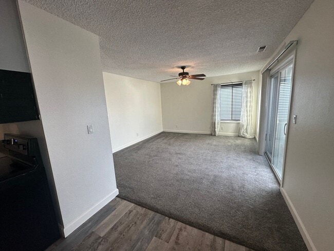 Building Photo - Modern Reno apartment 2 bedroom 1 bath! Co...
