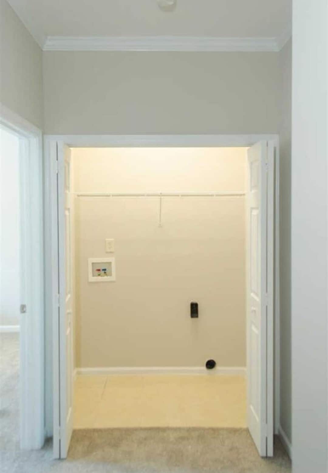 Laundry closet (washer/dryer not shown - 144 Lincoln St