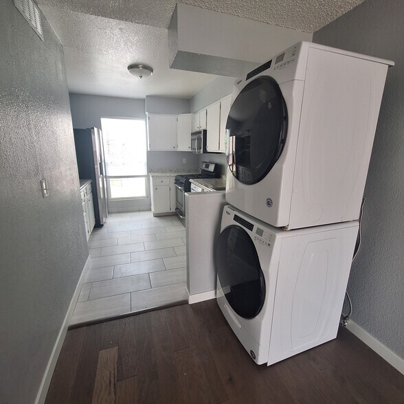 Building Photo - 3535 Rebecca Ln