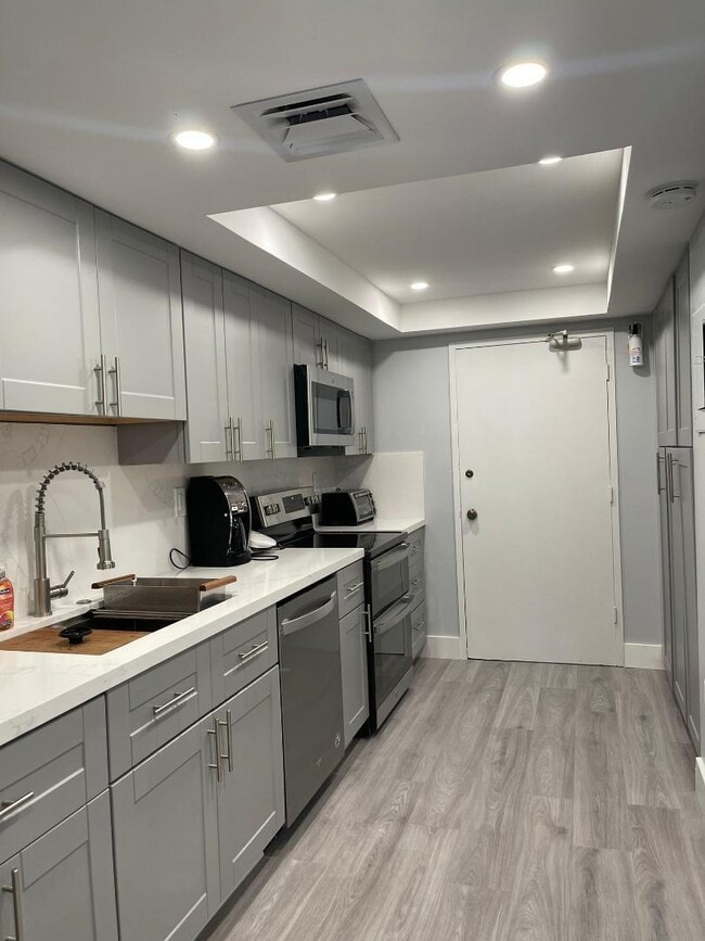 Building Photo - 18061 Biscayne Blvd
