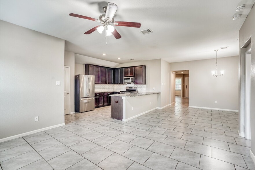 Building Photo - 622 Harvest Bluff Dr