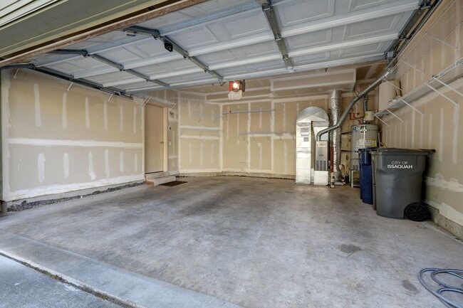 Building Photo - Gorgeous 3BR 2.5BA Issaquah Town Home Avai...
