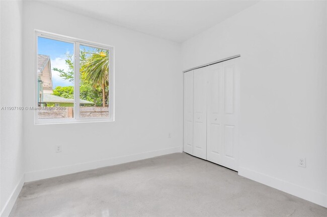 Building Photo - 638 NW 15th Ave