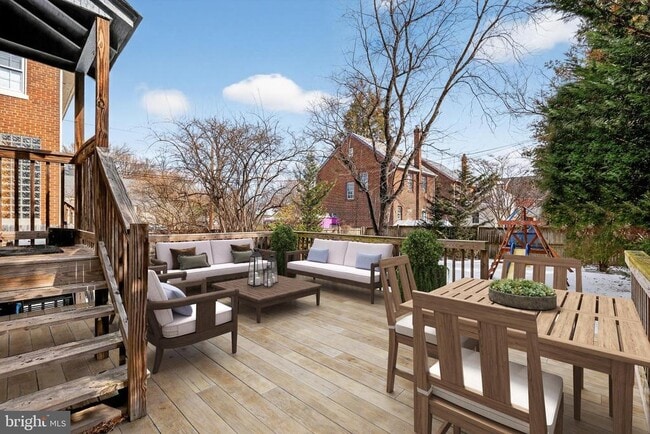 Building Photo - 7903 Woodbury Dr