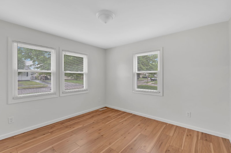 Building Photo - 1561 Redwood Dr