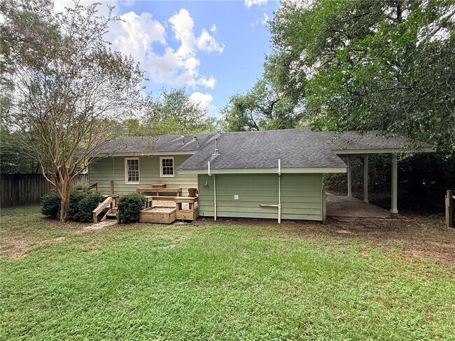 Building Photo - 108 S Hilltop Dr
