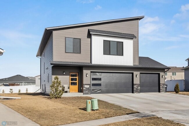 Building Photo - 752 Cathy Dr W