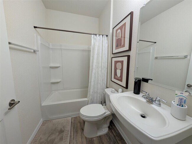 Building Photo - 511 Hoot Owl Ln S