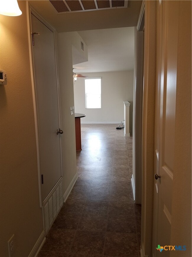 Building Photo - 334 Trestle Tree