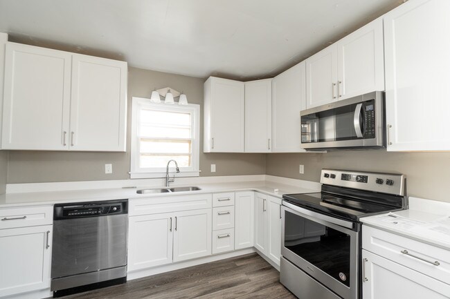 Building Photo - 603 W 18th St