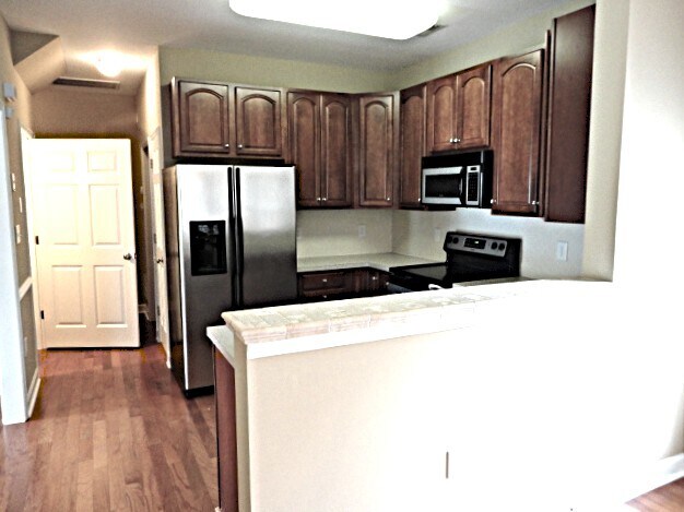 Building Photo - 3150 Glenshire Dr