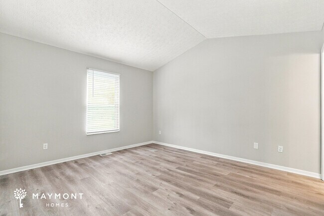 Building Photo - Spacious Grove City Home with 2-Car Garage