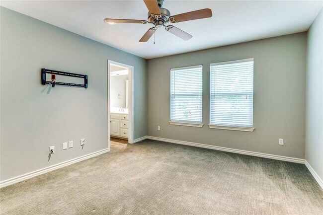 Building Photo - 3805 Briarhaven Rd