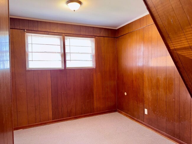 Building Photo - 430 Windsor Dr