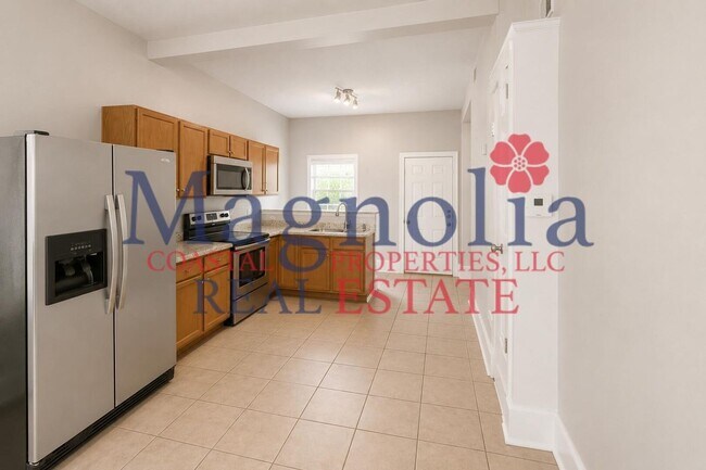 Building Photo - First floor 2 bedroom unit in the Heart of Downtown Savannah!