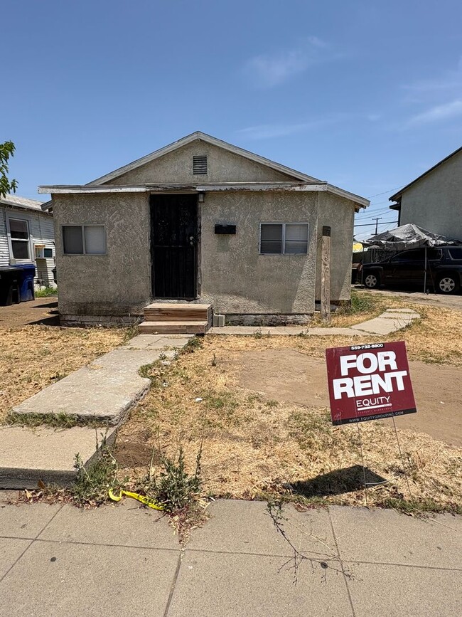 Primary Photo - Dinuba Home Rent Ready !
